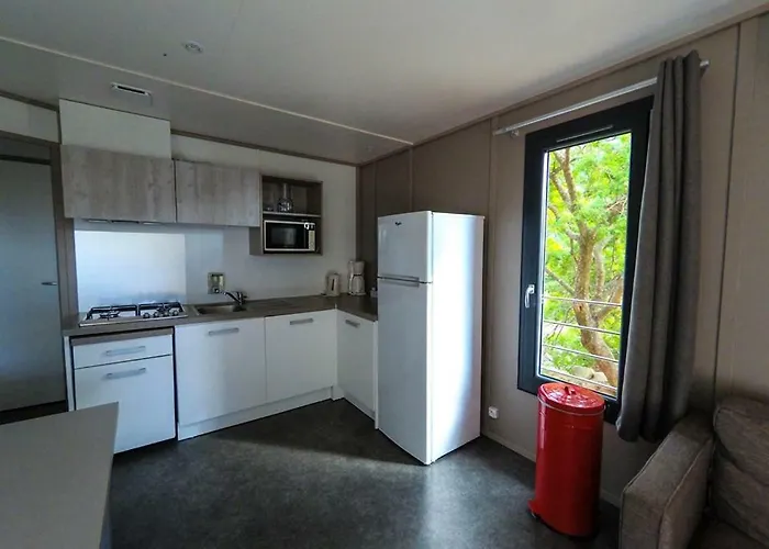 Les Oliviers אתר קמפינג 4*